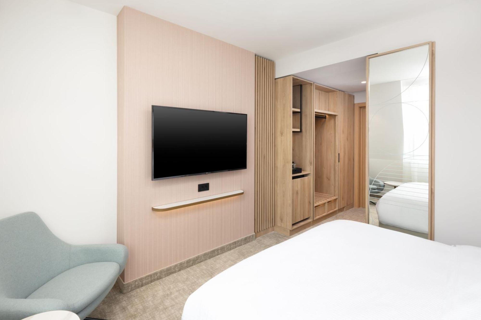 Courtyard By Marriott Cluj - Napoca Downtown Hotel Exterior photo