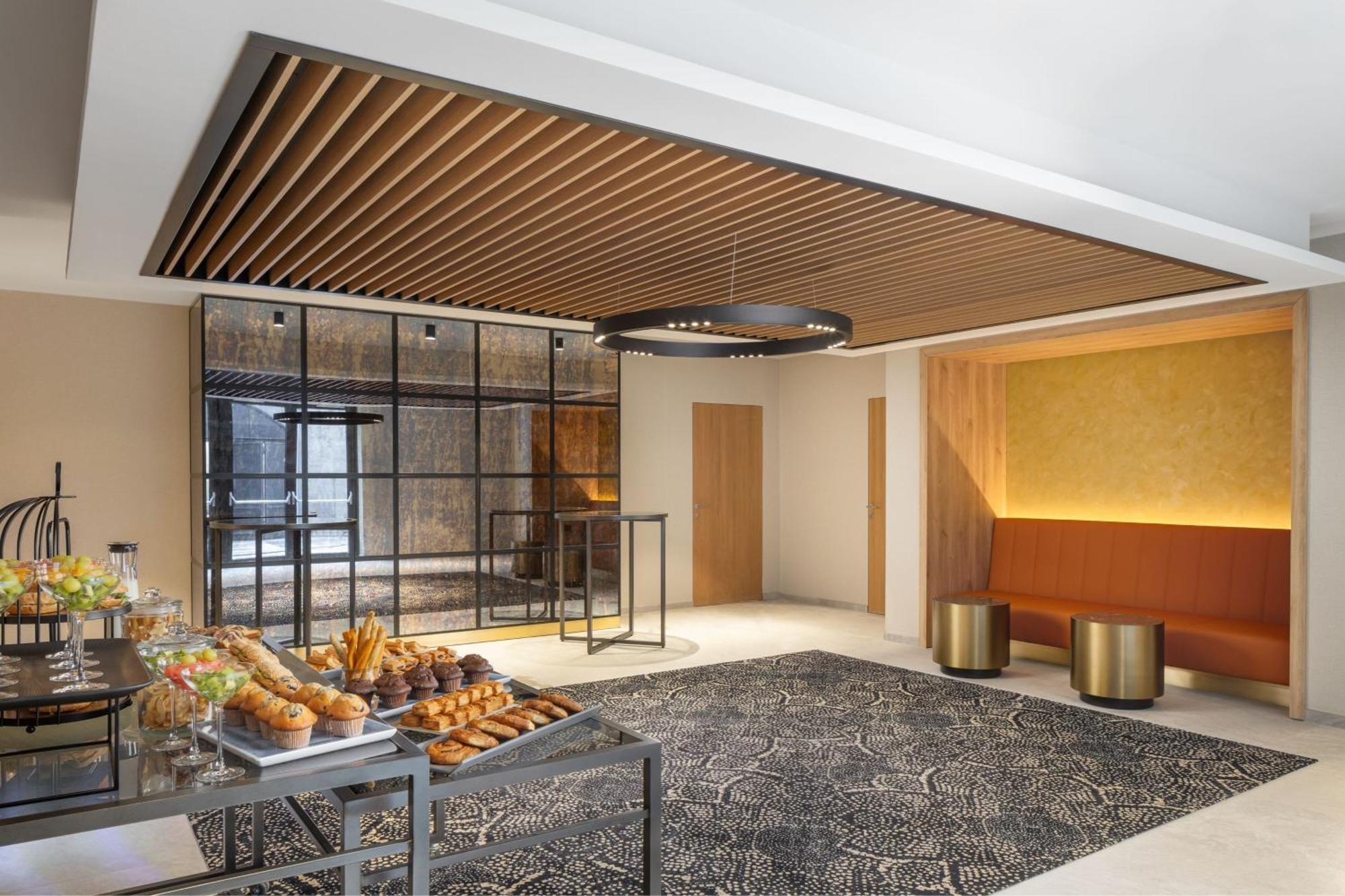 Courtyard By Marriott Cluj - Napoca Downtown Hotel Exterior photo