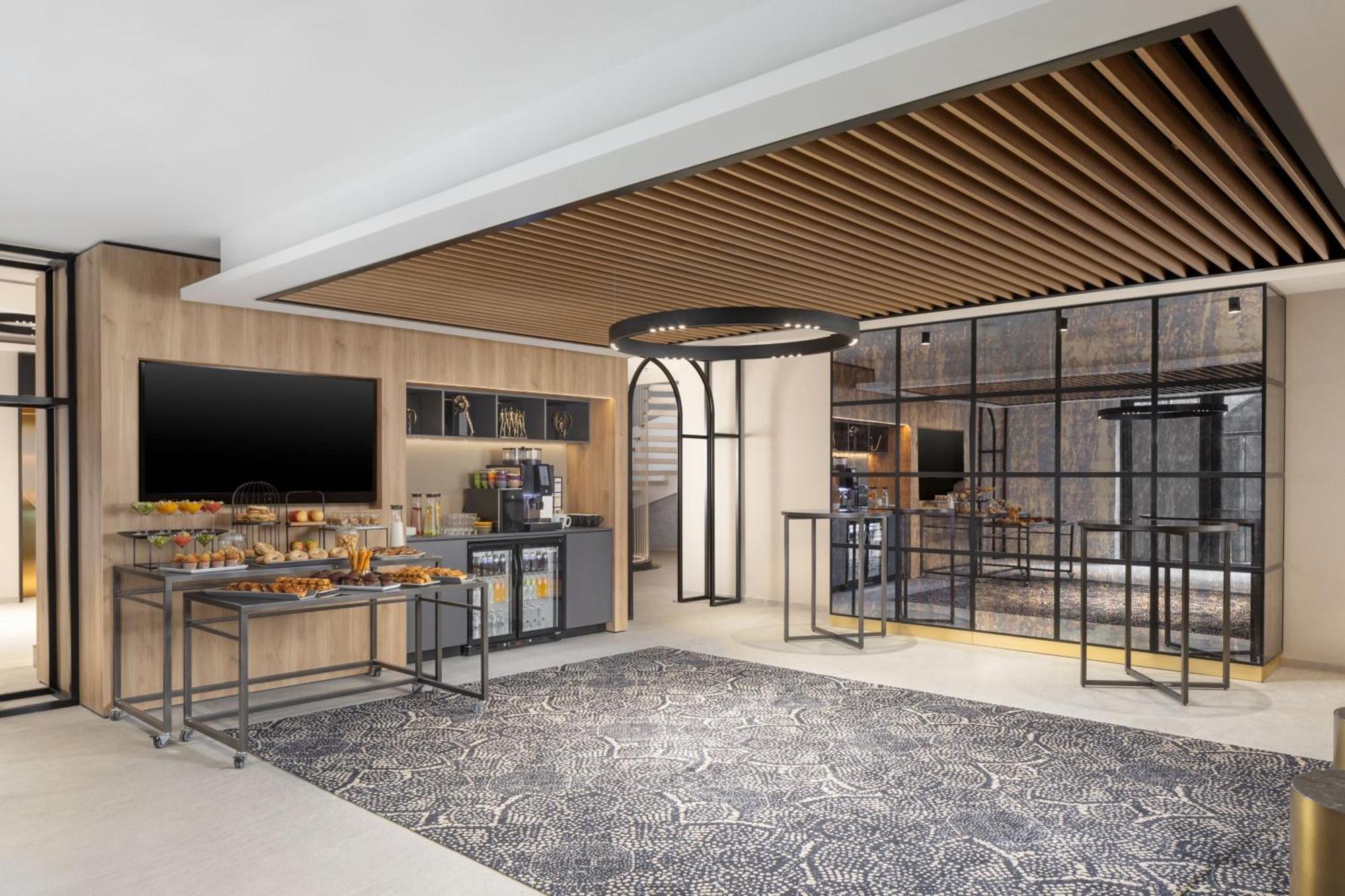 Courtyard By Marriott Cluj - Napoca Downtown Hotel Exterior photo