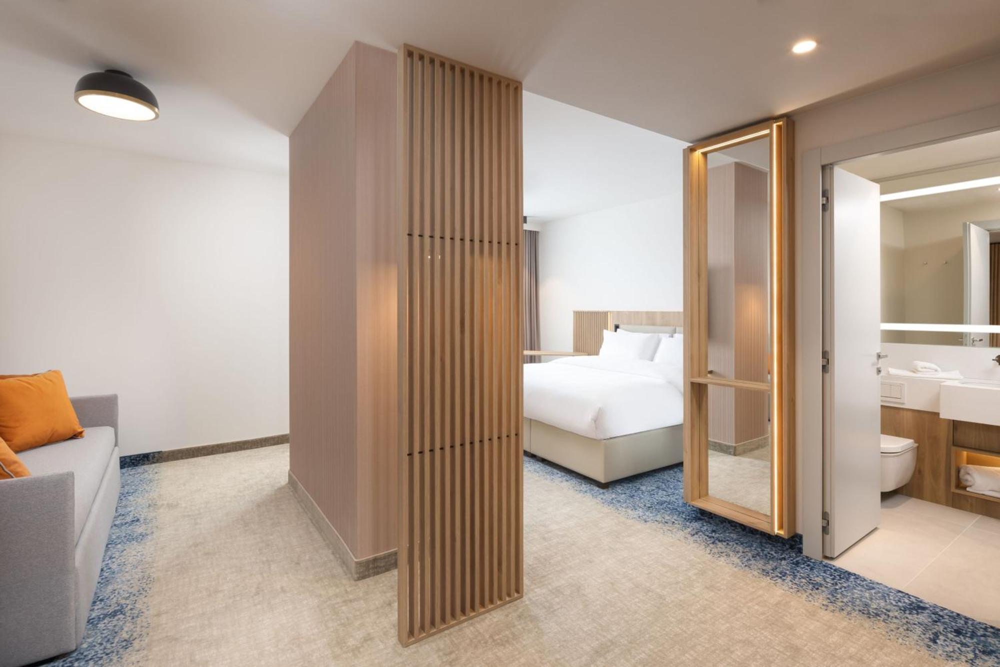 Courtyard By Marriott Cluj - Napoca Downtown Hotel Exterior photo