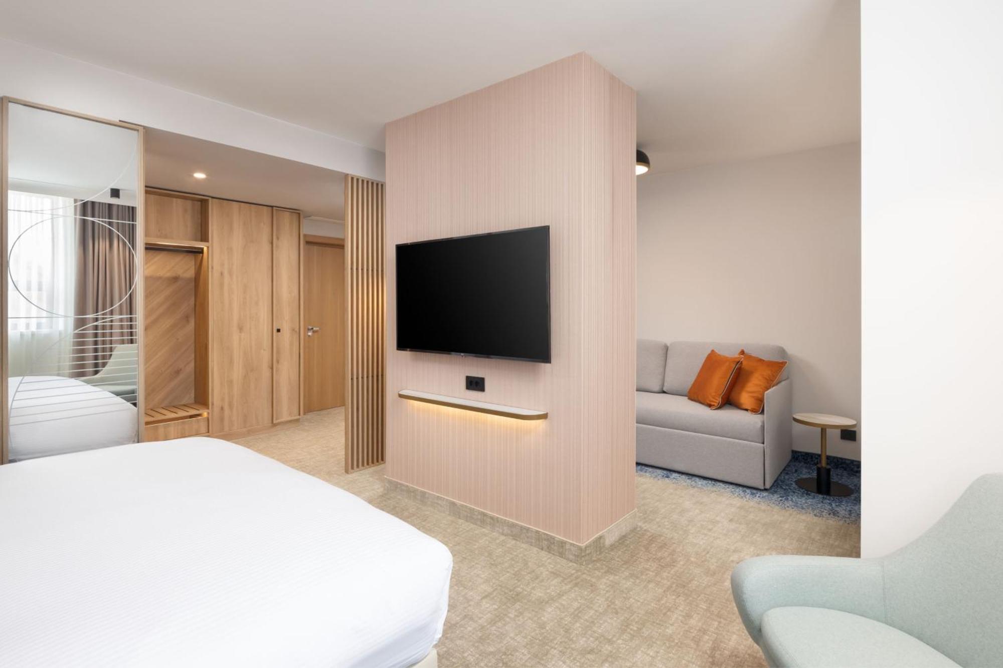 Courtyard By Marriott Cluj - Napoca Downtown Hotel Exterior photo