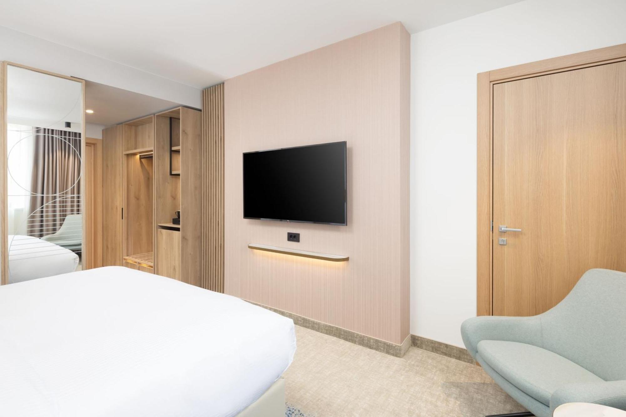 Courtyard By Marriott Cluj - Napoca Downtown Hotel Exterior photo