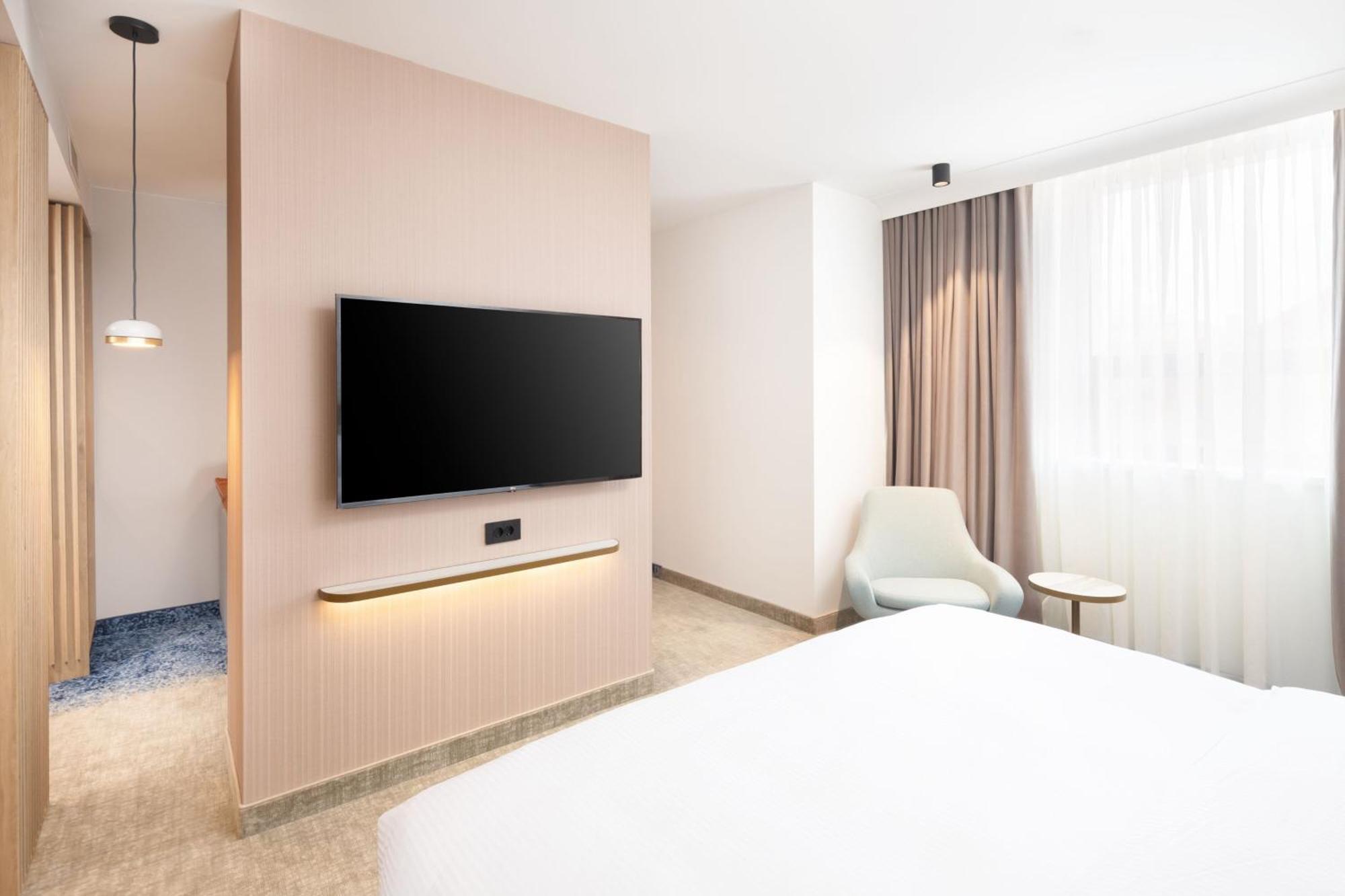 Courtyard By Marriott Cluj - Napoca Downtown Hotel Exterior photo