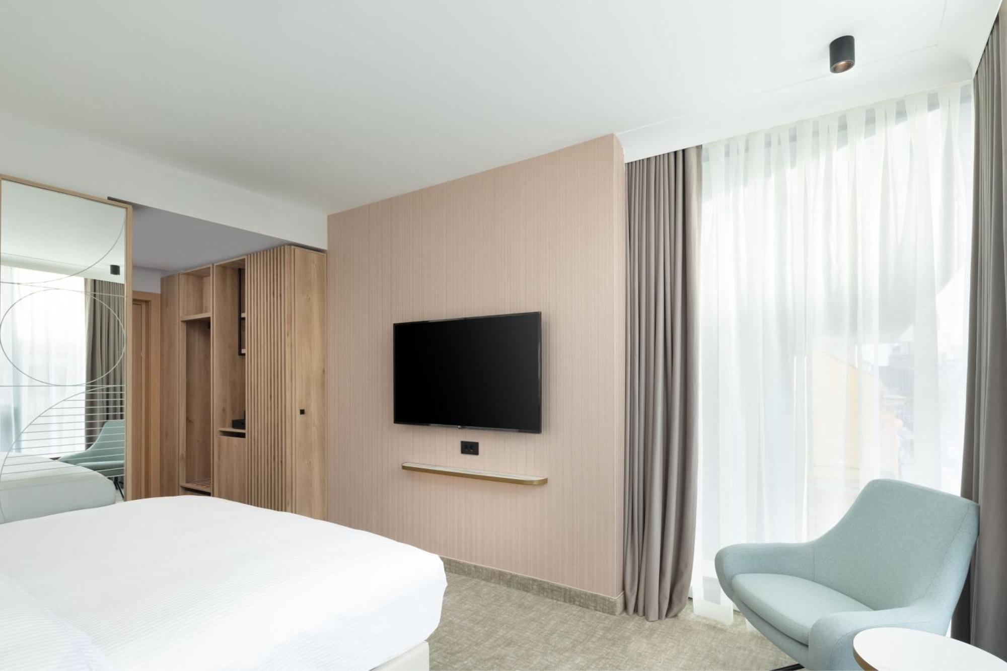 Courtyard By Marriott Cluj - Napoca Downtown Hotel Exterior photo