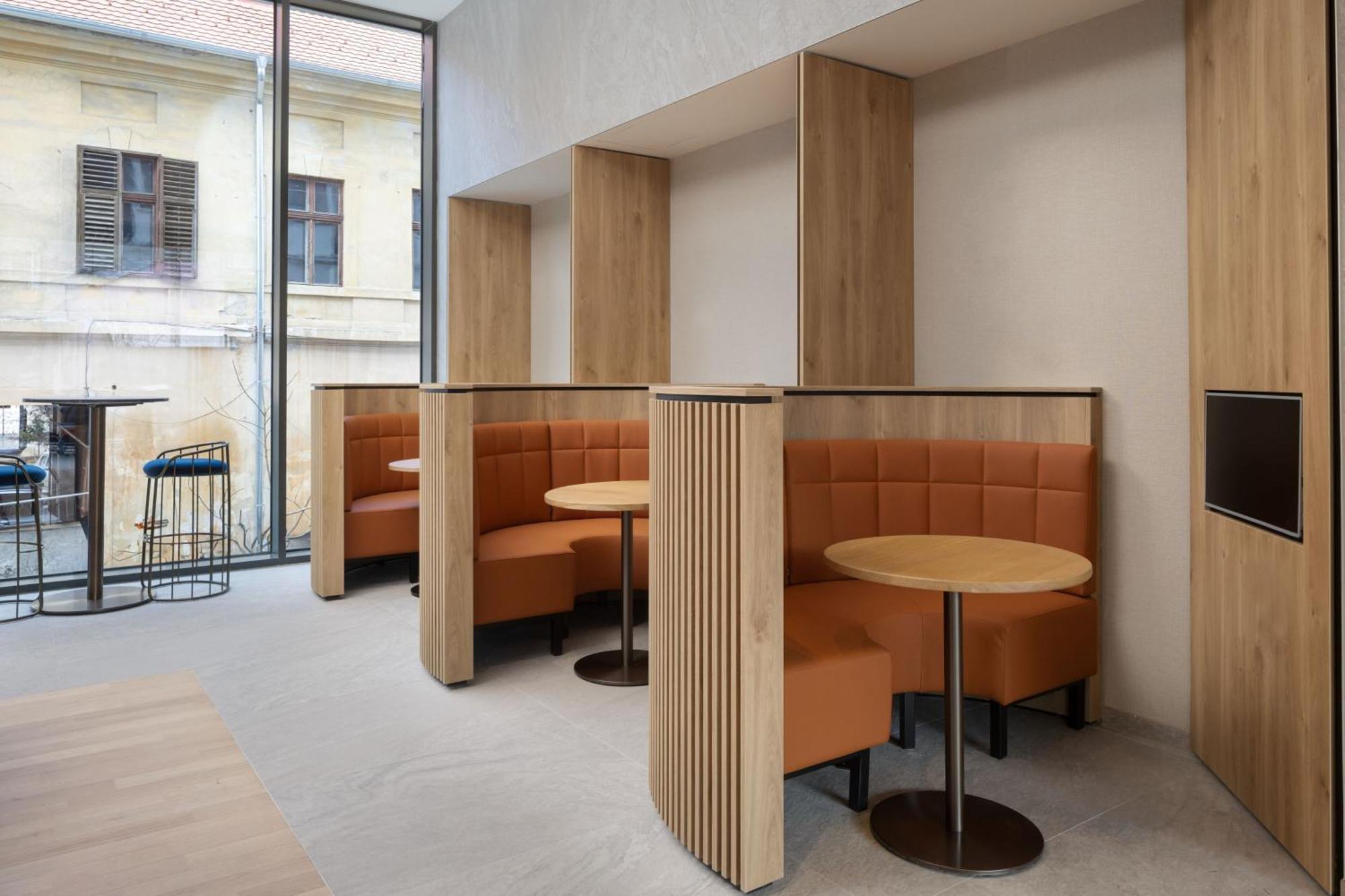 Courtyard By Marriott Cluj - Napoca Downtown Hotel Exterior photo