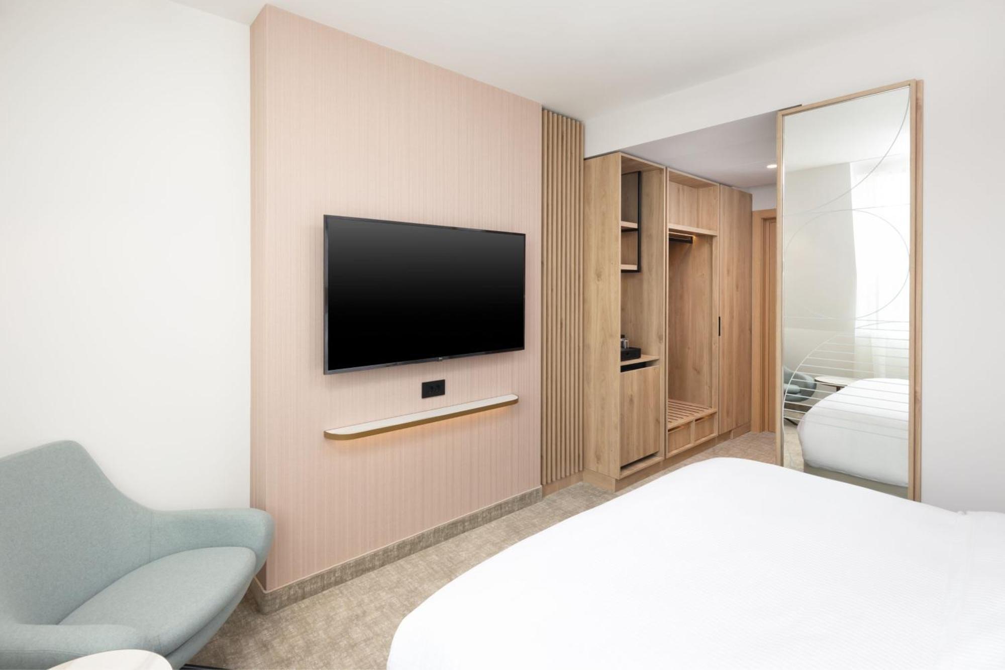 Courtyard By Marriott Cluj - Napoca Downtown Hotel Exterior photo