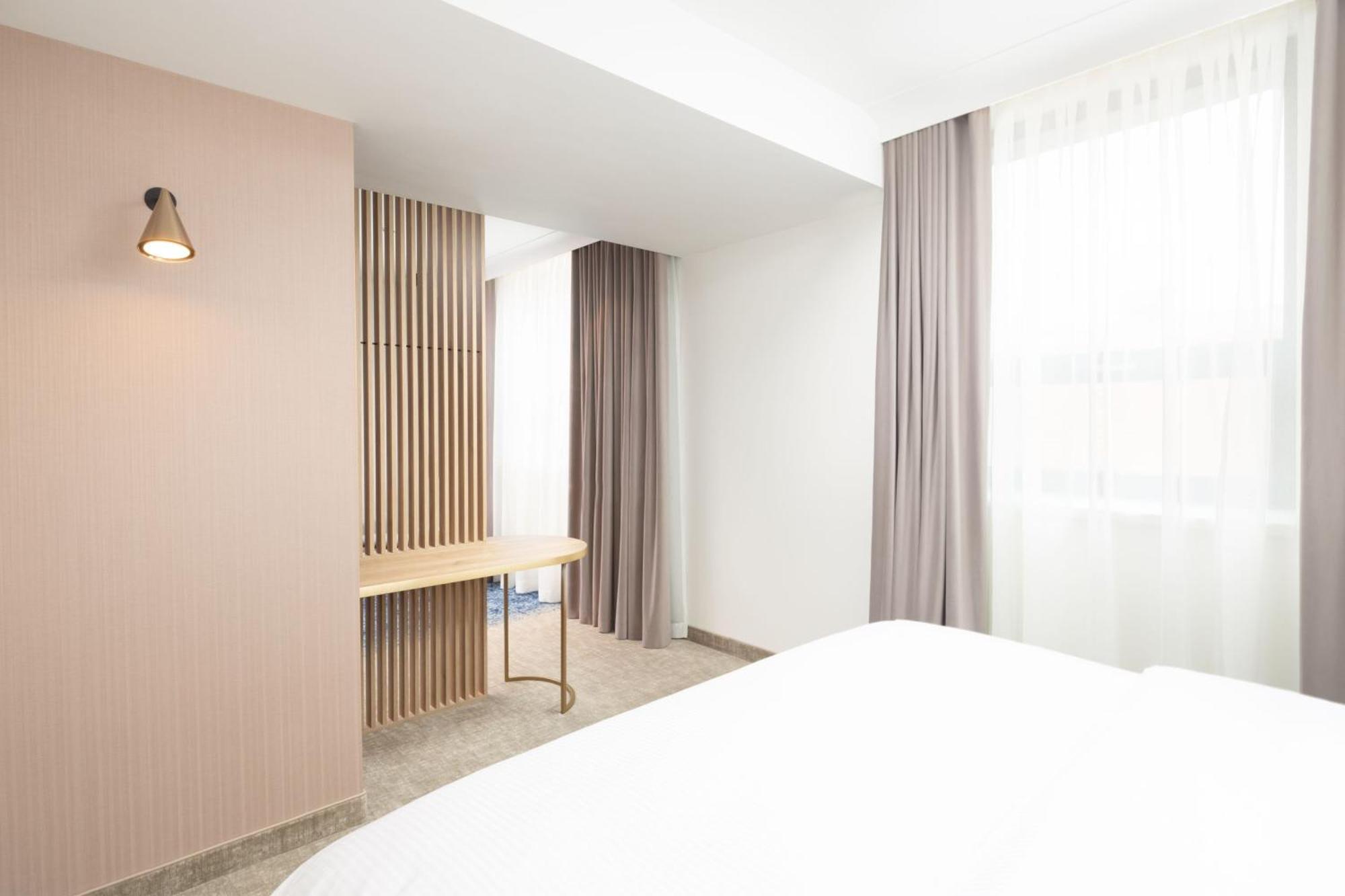 Courtyard By Marriott Cluj - Napoca Downtown Hotel Exterior photo