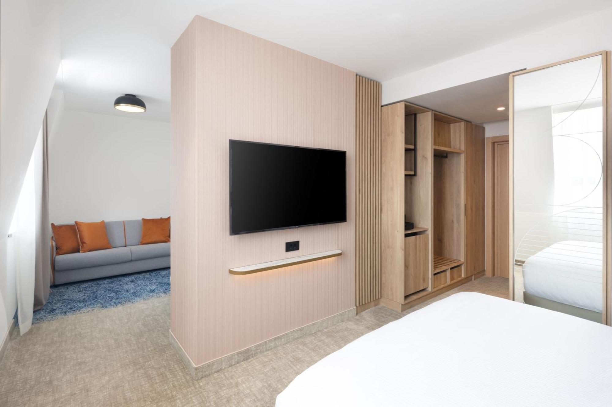 Courtyard By Marriott Cluj - Napoca Downtown Hotel Exterior photo