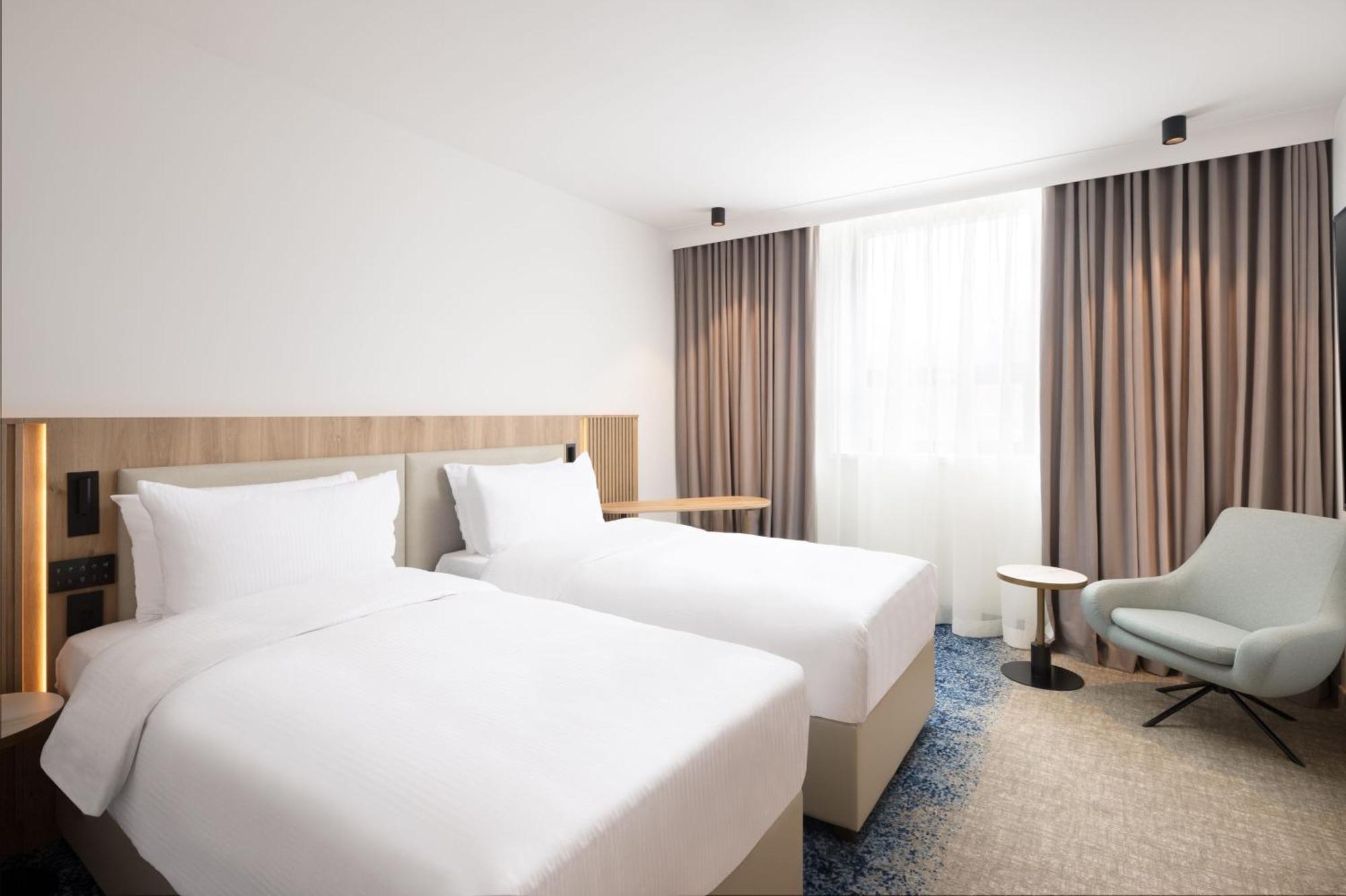 Courtyard By Marriott Cluj - Napoca Downtown Hotel Exterior photo